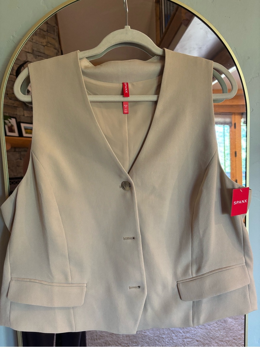SPANX Women's Cream Cold-Shoulder Vest
